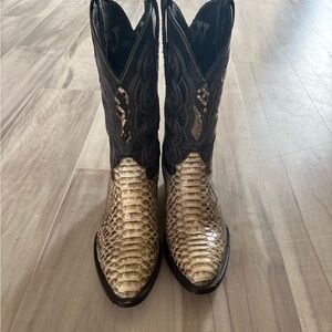 Men's Black and Tan Cowboy Boots